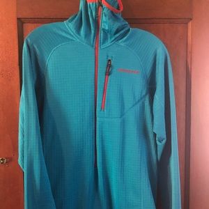 Men’s small R1 TexhFace 1/2 Zip Pullover